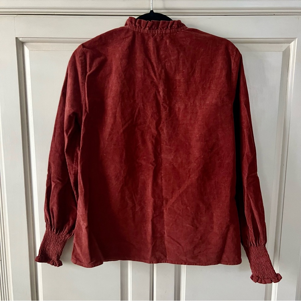 Boden Smocked High Neck Shirt in
Red Oak Corduroy, Size 6 - Picture 10 of 15